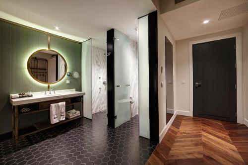 room detail thumbnail 2