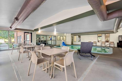 Kolam renang, Comfort Suites Denver North - Westminster in Westminster (CO)