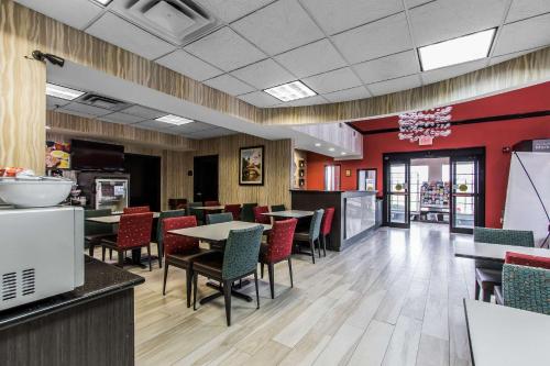 Comfort Suites Fairgrounds West - image 13