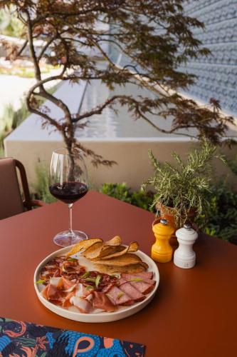 Duo Hotel Lisbon Curio Collection by Hilton - image 14