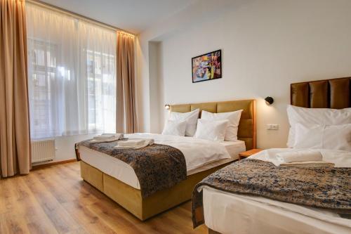 Deluxe Double Room with Extra Bed image 10