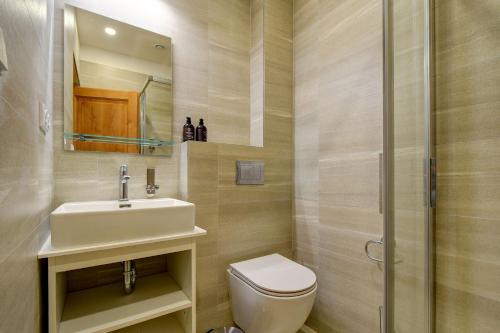 Double Room image 9