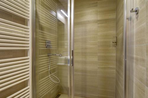 Double Room image 7