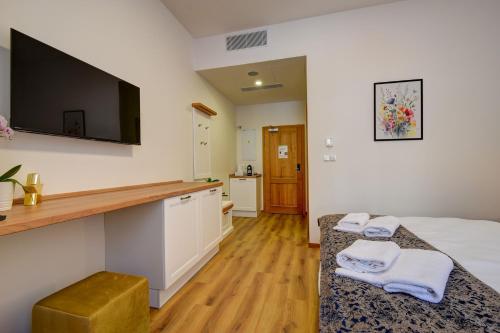 Double Room image 6