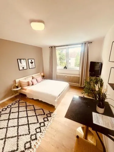 Ferienwohnung an der Uniklinik mit eigener Küche und renoviertem Badezimmer in Homburg, Deutschland