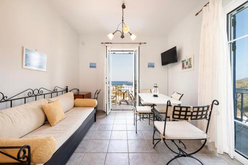 Agnadi Blue Apartments in Diakofti