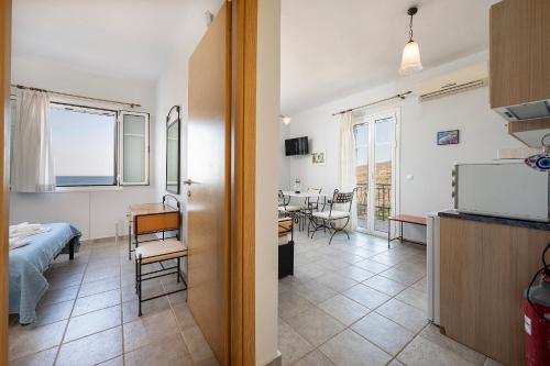 Agnadi Blue Apartments in Diakofti
