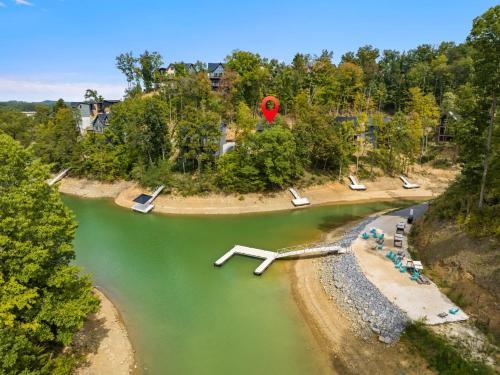 Bobber Bungalow Lake View Hot Tub Arcade Games in Dandridge, USA
