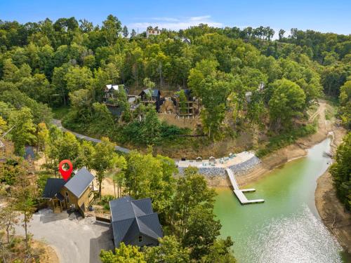 Bobber Bungalow Lake View Hot Tub Arcade Games in Dandridge, USA