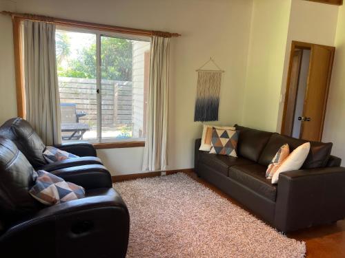 Homey Beach Cottage with Spa, walk to beach in Phillip Island
