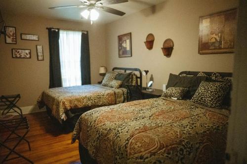 Rustic Elegant 6Bed 4Bath Home Great For Groups in Hearne (Texas)