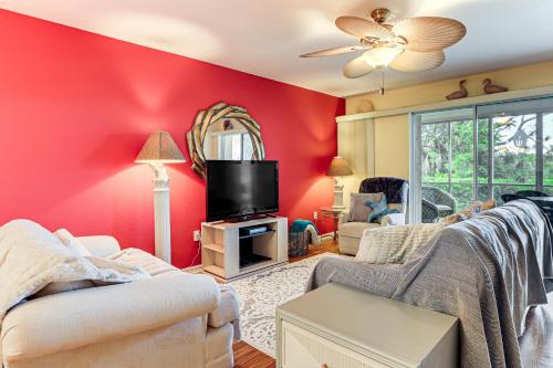 8 Mi to Beach w/ Pool Access: Englewood Condo! in Placida (FL)