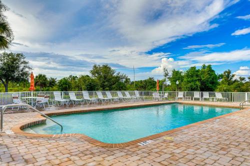 8 Mi to Beach w/ Pool Access: Englewood Condo! in Placida (FL)