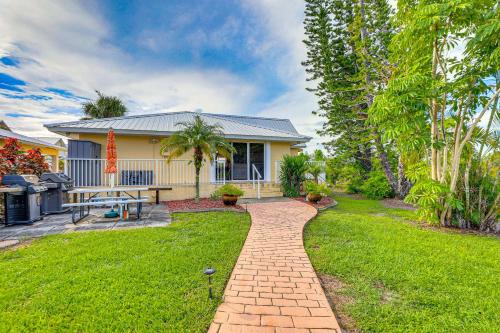8 Mi to Beach w/ Pool Access: Englewood Condo! in Placida (FL)