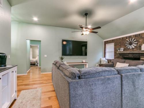 Serene Modern Farmhouse on 2 Acres in Norman, USA