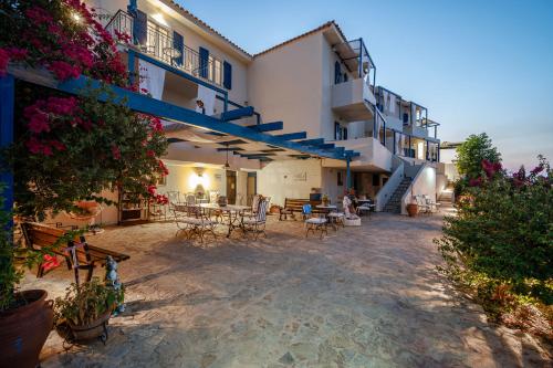 Agnadi Blue Apartments in Diakofti