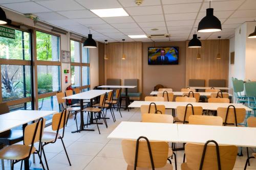 Food and beverages, Premiere Classe Paris Ouest - Gennevilliers Barbanniers Hotel in Gennevilliers