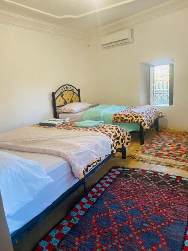 1 double bed, 2 twin beds