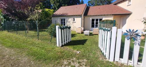 Maison de plein pied avec jardin privatif centre ville gîte à louer Milly-la-Forêt