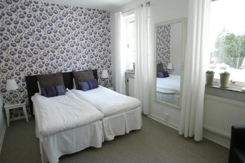 2 twin beds