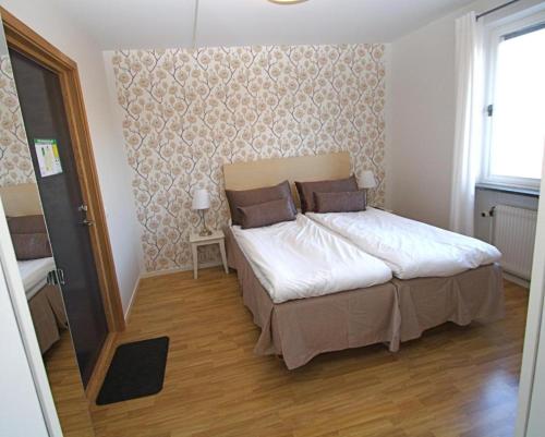 2 twin beds