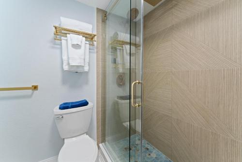 TerraceOnTen Sunshine Penthouse - Fireworks View, Private Terrace, Kitchen, Near Universal & OCCC in Orlando, USA