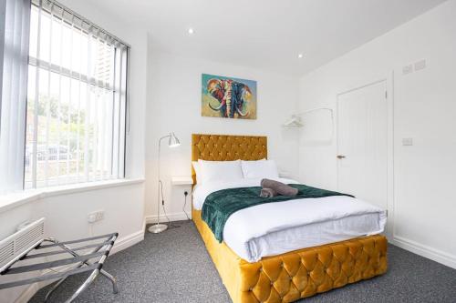 The Kent Luxury House Sleeps 14 free parking, Manchester