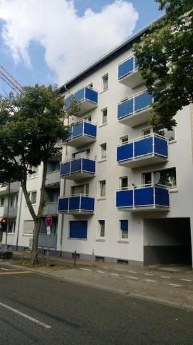 Kleines Apartment in Frankfurt mit eigenem Stellplatz in Messenähe, Frankfurt/Main (photo 2)