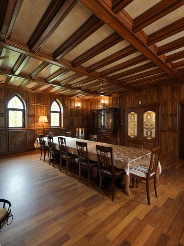 The Castle - Your unique way of retreat