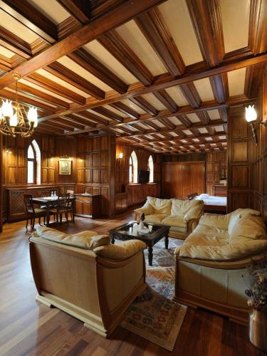 The Castle - Your unique way of retreat