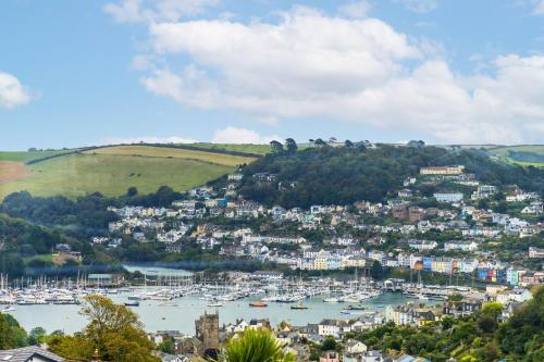 15 Churchfields - Bungalow with Estuary Views and Parking