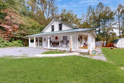 Craftsman Cottage in Cosby, USA