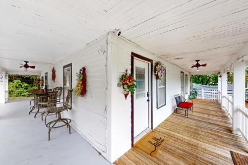 Craftsman Cottage in Cosby, USA