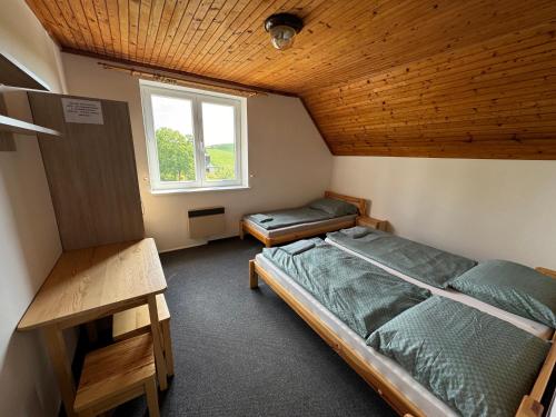 3 twin beds