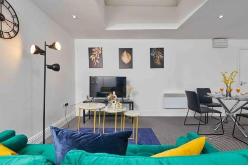 NEW! 3 Beds Apt - Family & Work Stays - FREE Parking, Leeds (Foto 7)