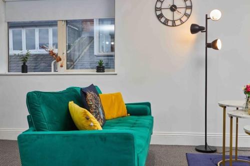 NEW! 3 Beds Apt - Family & Work Stays - FREE Parking, Leeds (Foto 8)