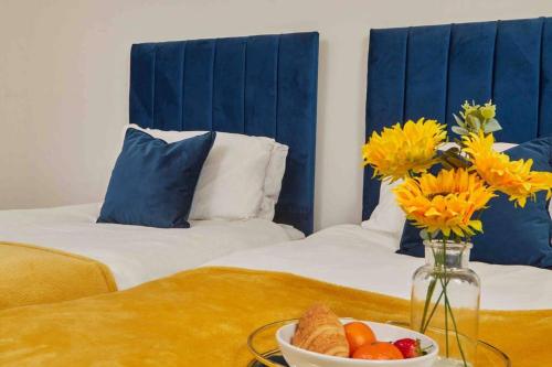 NEW! 3 Beds Apt - Family & Work Stays - FREE Parking, Leeds (Foto 9)