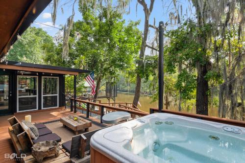 Whiskey Barrel Soak, Paddle & Unwind in Jefferson (TX)