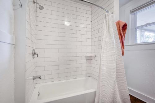 Historic 1Bdrm - Parking - Walk to Restaurants & Westport!, Kansas City (foto 8)