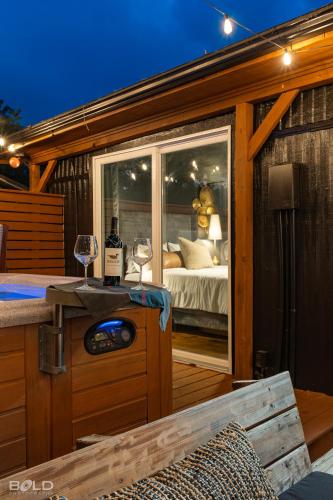 Whiskey Barrel Soak, Paddle & Unwind in Jefferson (TX)