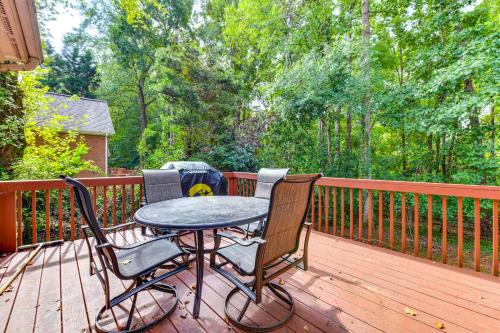 2 Mi to Lake Norman Home with Deck in Huntersville! in Huntersville, USA