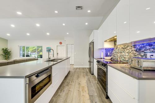 2 Mi to Deerfield Beach Home with Outdoor Oasis! in Deerfield Beach, USA