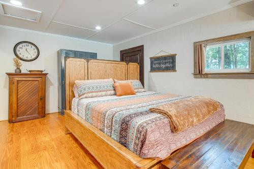 Relax and Work Scenic Greer Cottage with Office Setup in Greer, USA