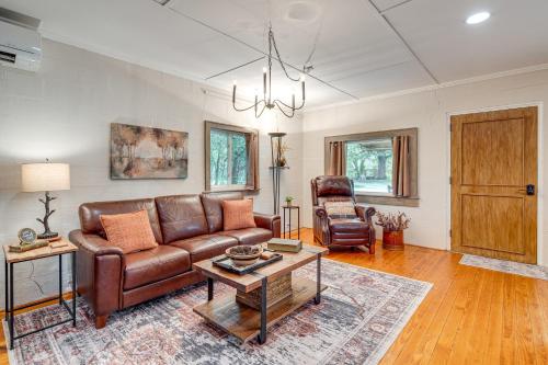 Relax and Work Scenic Greer Cottage with Office Setup in Greer, USA