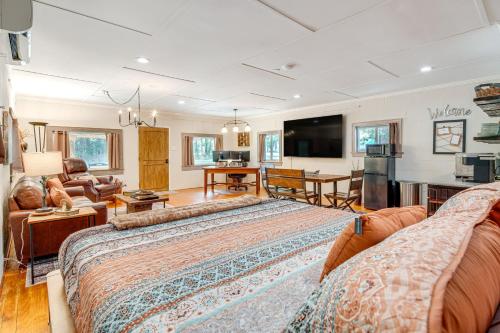 Relax and Work Scenic Greer Cottage with Office Setup in Greer, USA