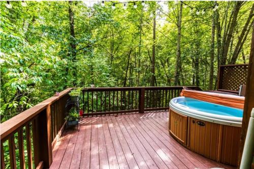 Fontana Woods Cabin in Bryson City, USA