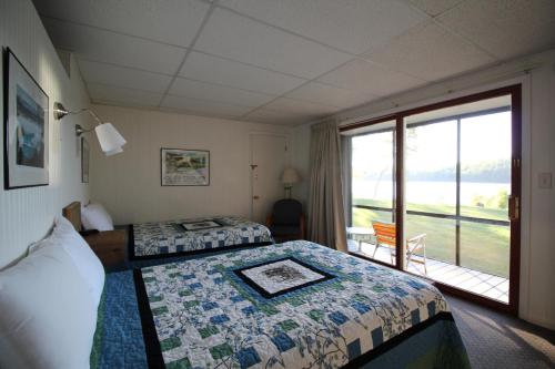 Sandy Point Motel - image 3