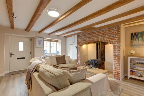 Fayette sleeps 4, 2 bedrooms, cute garden in North Creake
