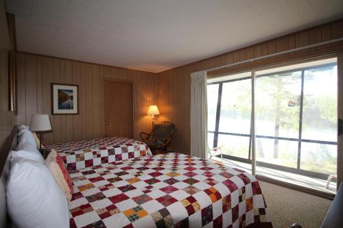 Sandy Point Motel - image 6