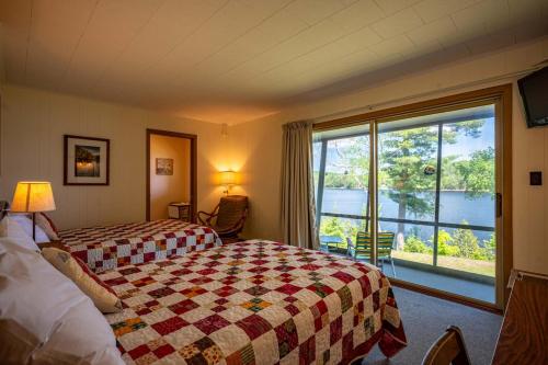 Sandy Point Motel - image 10